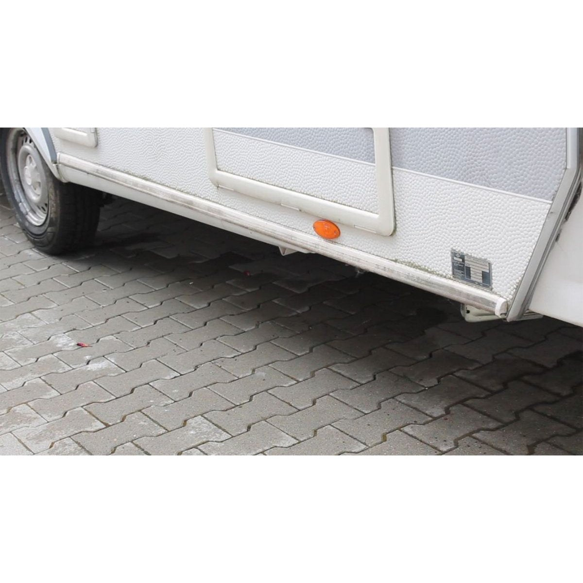 Waben-Struktur & Zierleiste reinigen - Wohnwagen, Wohnmobil - CLEANOFANT