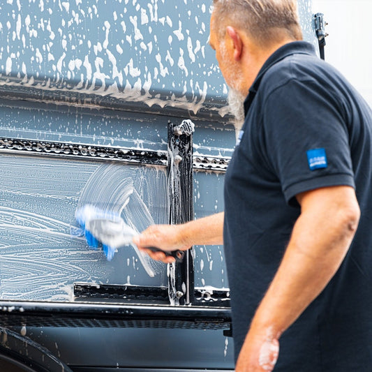 Tipps und Tricks zum Wohnmobil waschen: So bleibt Ihr Zuhause auf Rädern strahlend sauber - CLEANOFANT