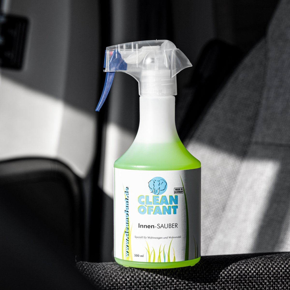 Innen - SAUBER Innenraum - Reiniger pH - 7 (neutral) - 500 ml entfernt Staub, Fette, Nikotin, Getränke - und Lebensmittelreste, Tierschmutz uvm. + Mikrofaser - Reinigungs - Handschuh (Caravan / Wohnwagen / Wohnmobil) - CLEANOFANT