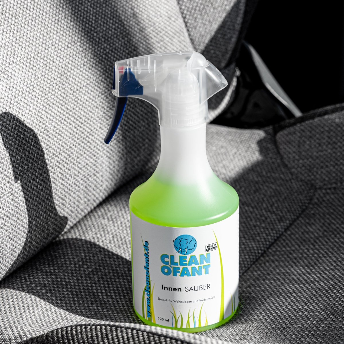 Innen - SAUBER Innenraum - Reiniger pH - 7 (neutral) - 500 ml entfernt Staub, Fette, Nikotin, Getränke - und Lebensmittelreste, Tierschmutz uvm. + Mikrofaser - Reinigungs - Handschuh (Caravan / Wohnwagen / Wohnmobil) - CLEANOFANT