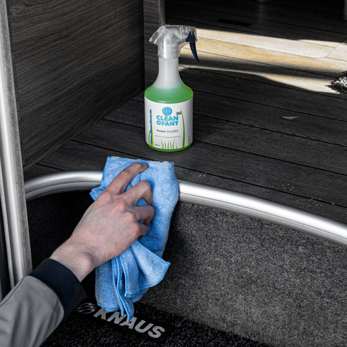 Innen-SAUBER Innenraum-Reiniger pH-7 (neutral) - 500 ml entfernt Staub, Fette, Nikotin, Getränke- und Lebensmittelreste, Tierschmutz uvm. (Caravan / Wohnwagen / Wohnmobil)